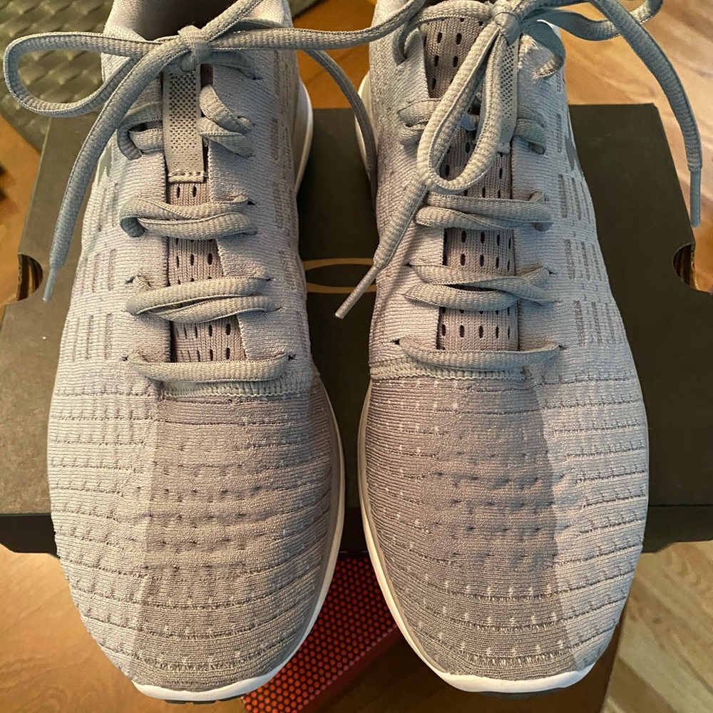 Under Armour W’s Slingflex Size 9.5